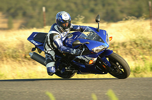 http://www.fastdates.com/PLN.NewBikes/Yamaha/2003Yamaha/03YamYZFR1action.jpg