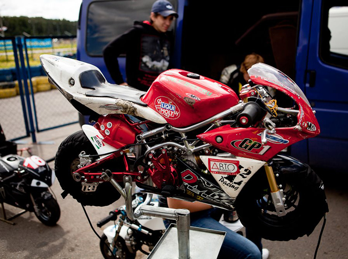 Russian monibike roadracer