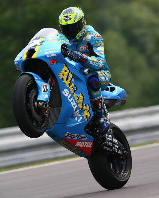 Loris capirossi Rizzla Suzuki action photo wheelie Bruno