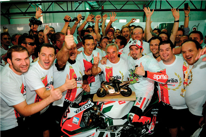 Max Biaggi Team Aprilia Wolrd Superbike Champion 2020 Team photo