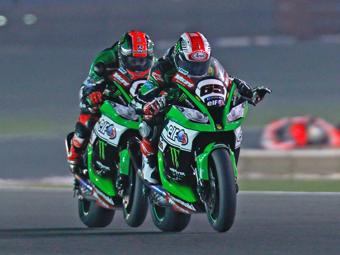 Jonthan Rea, Tom Sykes Qatar SBK race action photo