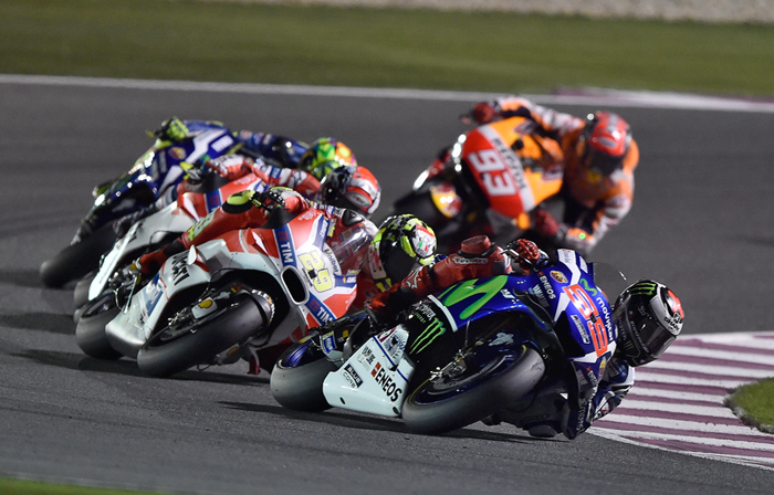 Lorenzo race action qatar motoGP 2016